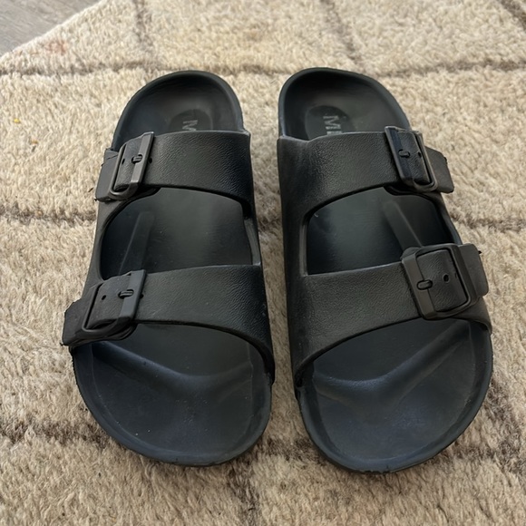 🥮🌺 MIA kids black sandals - Picture 2 of 3